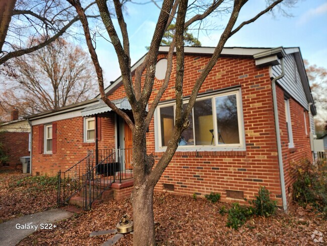 Building Photo - 2323 Amesbury Ave Rental