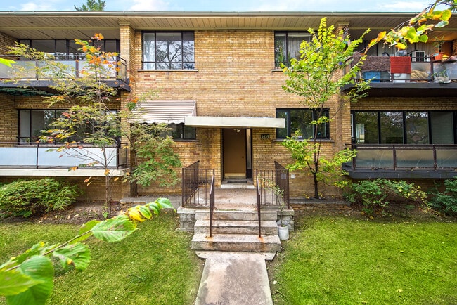 Building Photo - 1637-1645 Bathurst Street