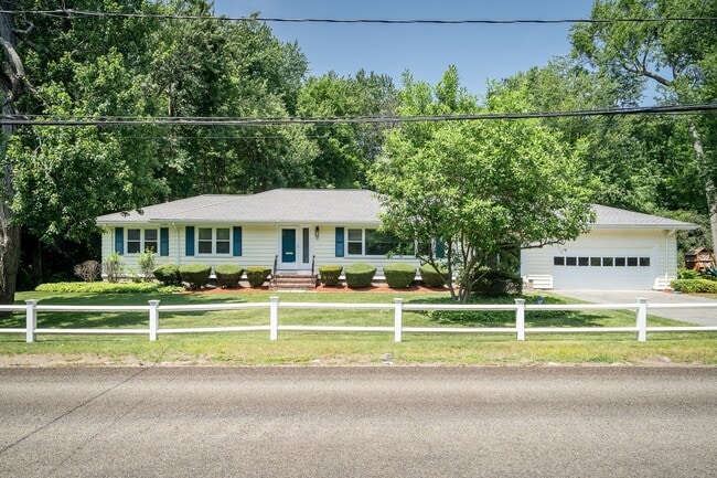 Photo - 39 Winthrop Rd