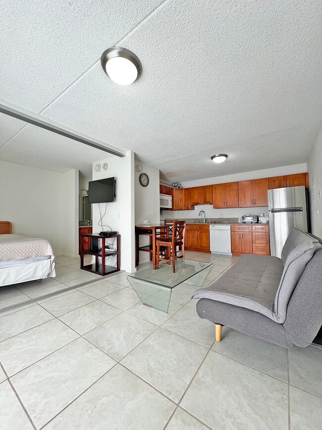 Building Photo - 2240 Kuhio Ave Unit 1013