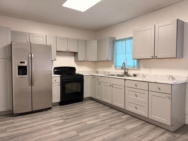 Photo - 211 5th St