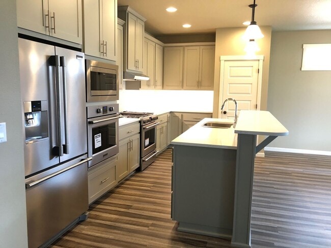 Photo - Like New Townhouse