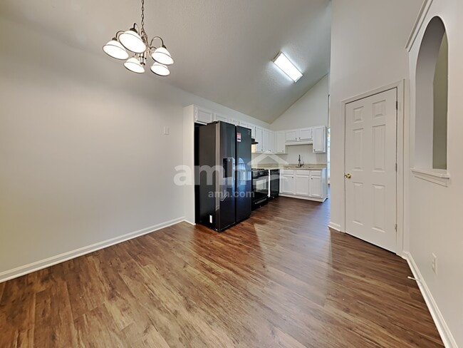 Photo - 652 Settlers Ridge Ln