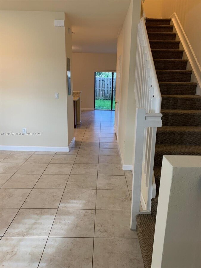 Photo - 585 SE 32nd Ter Townhome