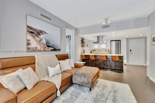 Photo - 720 NE 62nd St Unidad 307