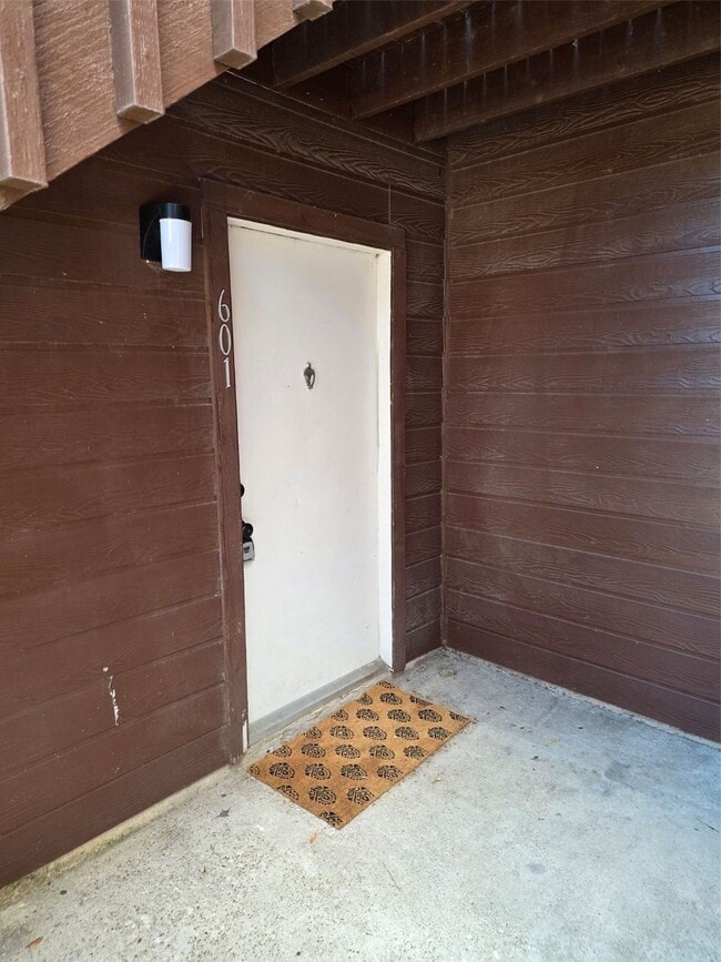 Building Photo - 12905 Woodforest Blvd Unit 601