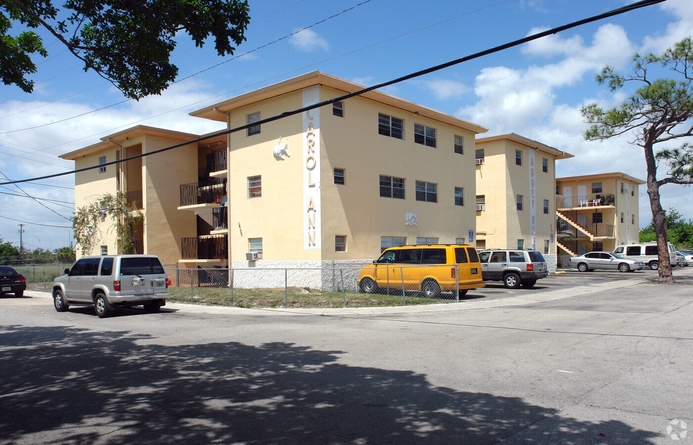 Building - 14100-14140 NW 24th Ct