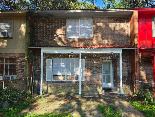Building Photo - 2721 N M St Rental