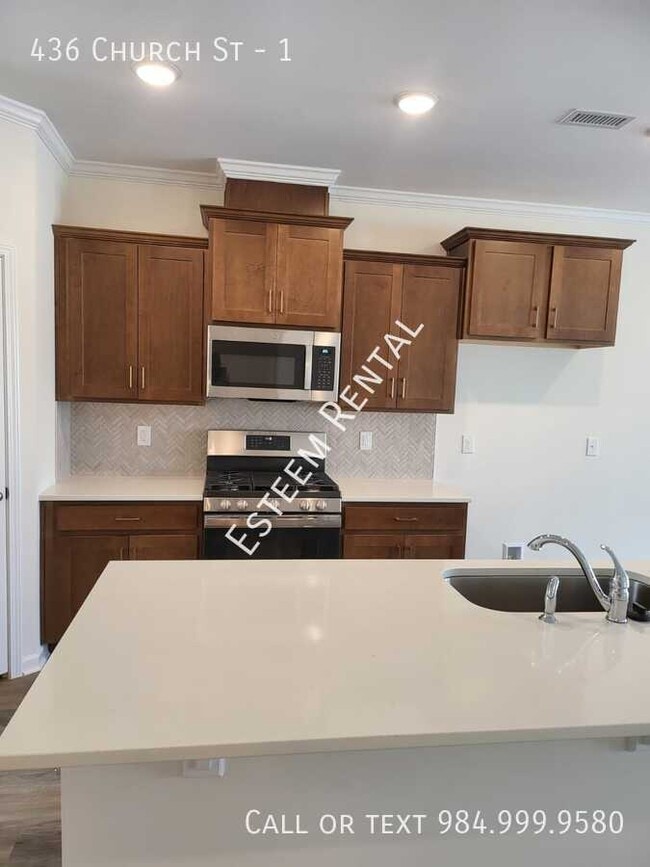 Photo - 436 Church St