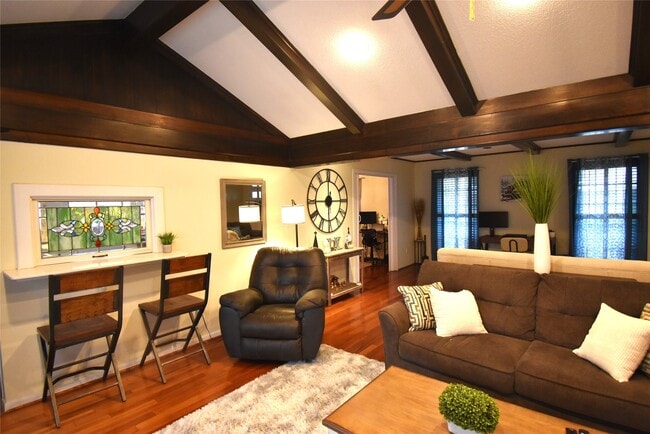 Photo - 8011 Meadowvale Dr