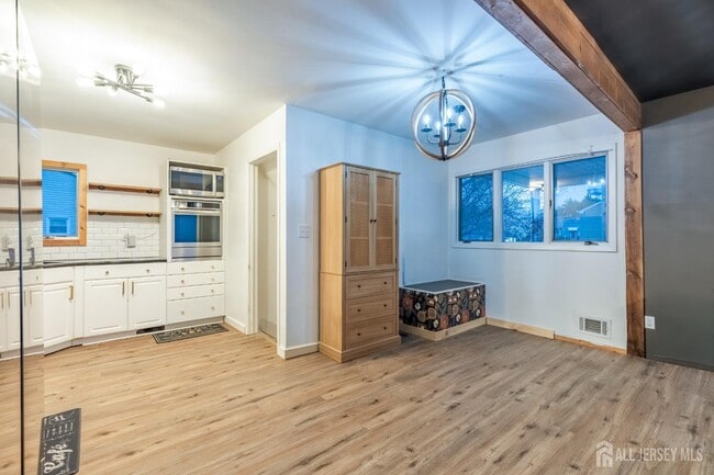 Photo - 339 Middle Rd