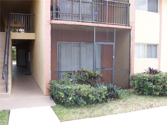 Building Photo - 2852 NW 55th Ave Unit 1A Rental