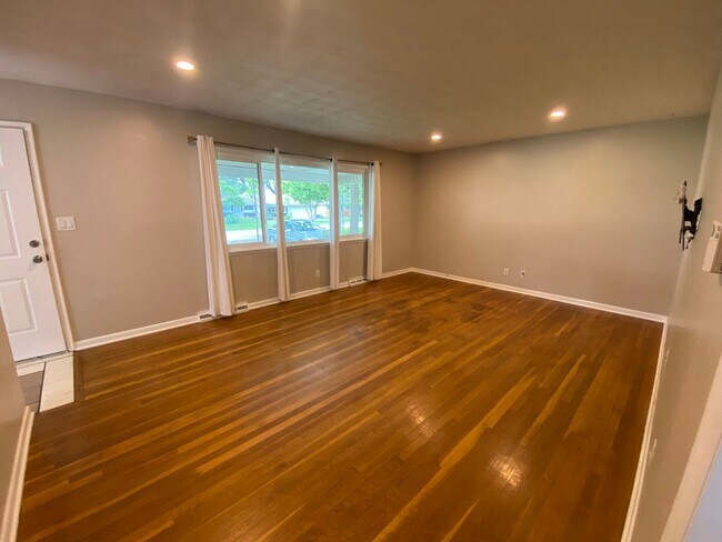 Photo - 2663 E Stanford St