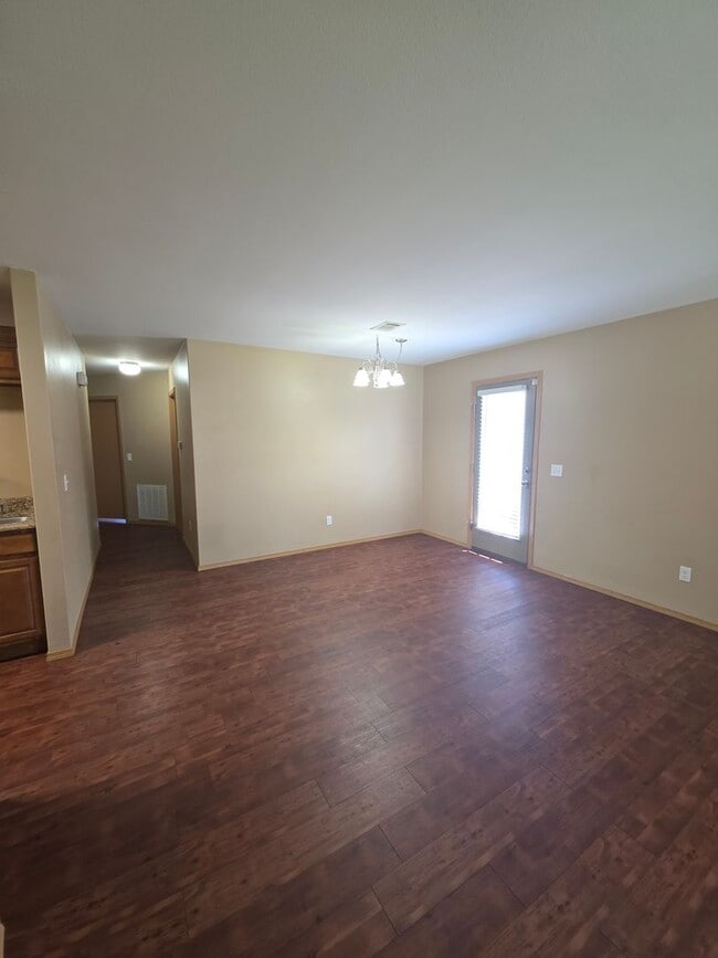 Photo - 824 W 13th St