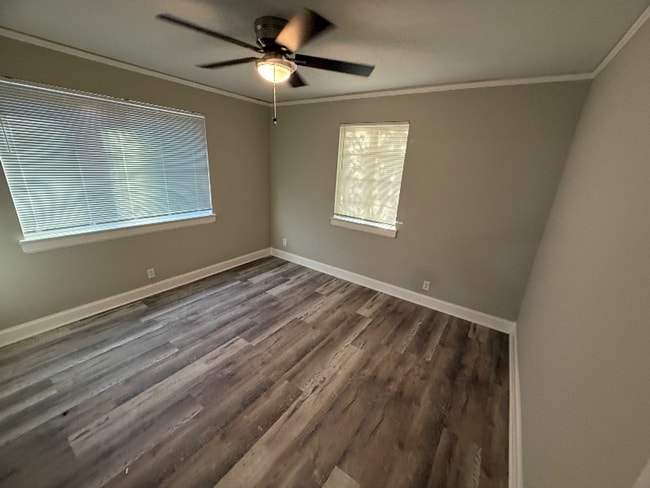 Photo - Charming 4 Bedroom Cottage - Recently Updated!