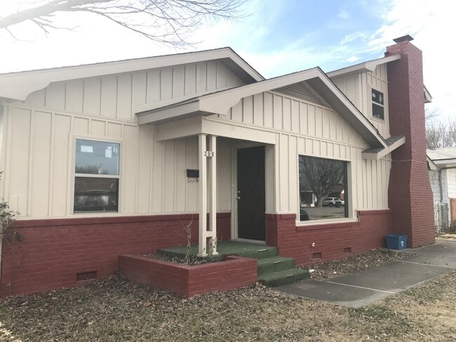 Photo - 205 W 34th St