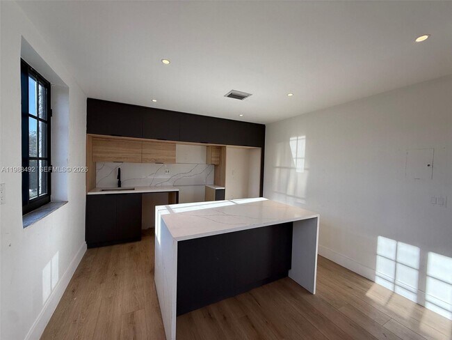 Photo - 1716 SW 11th St Unidad 4