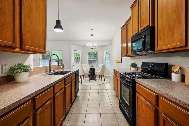 Photo - 2702 Orchard Creek Ln