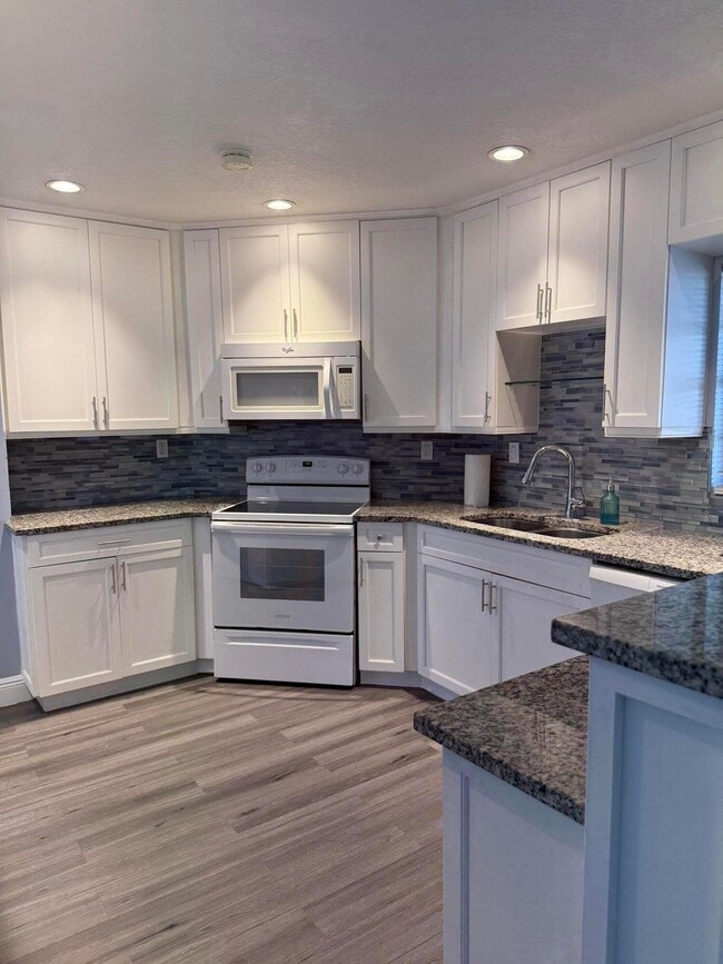 Photo - 1 W Greenway Dr Unit 205