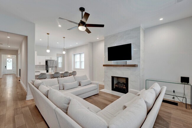 Photo - 1595 Netherwood Ave