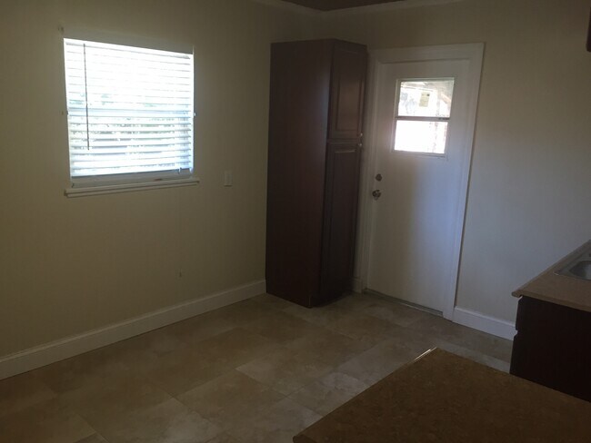 Photo - Bungalow - Close to Howard and UT