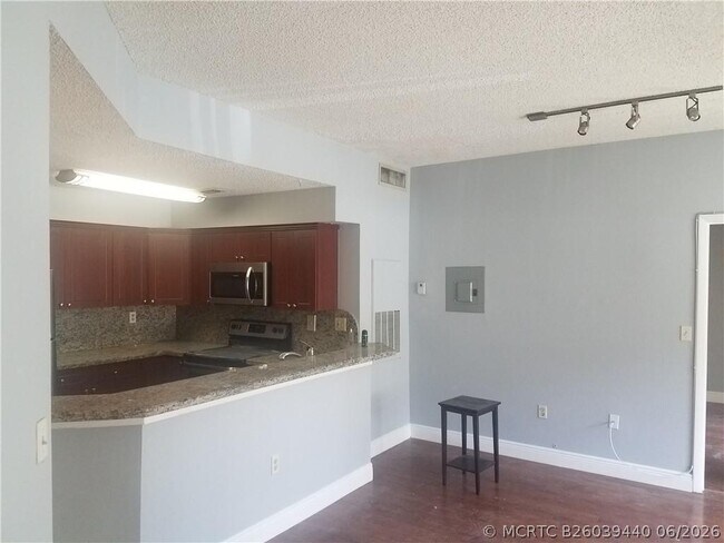 Building Photo - 2445 SW 18th Terrace Unit 903