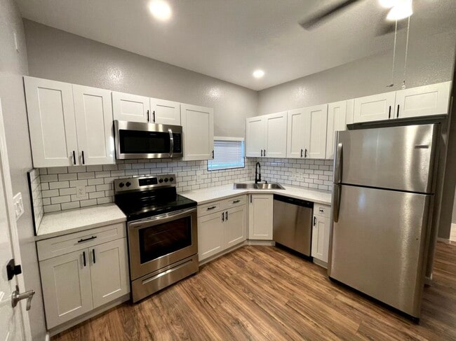 Photo - 1436 E Cinnabar Ave Unit B