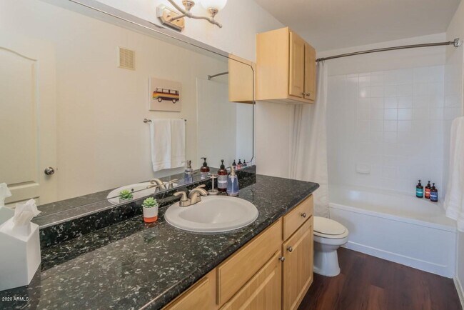 Photo - 10 W Minnezona Ave Unidad 2