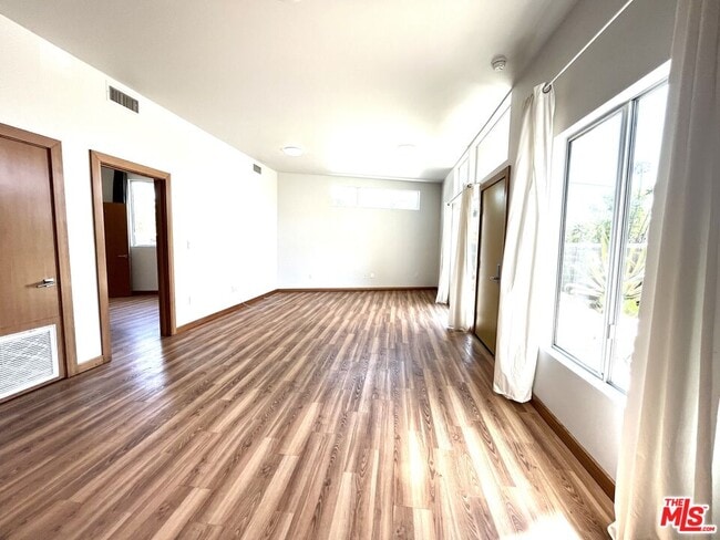 Photo - 501 N San Vicente Blvd