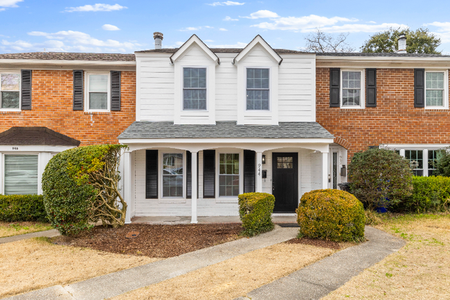 Photo - 944 Beresford Ct Townhome