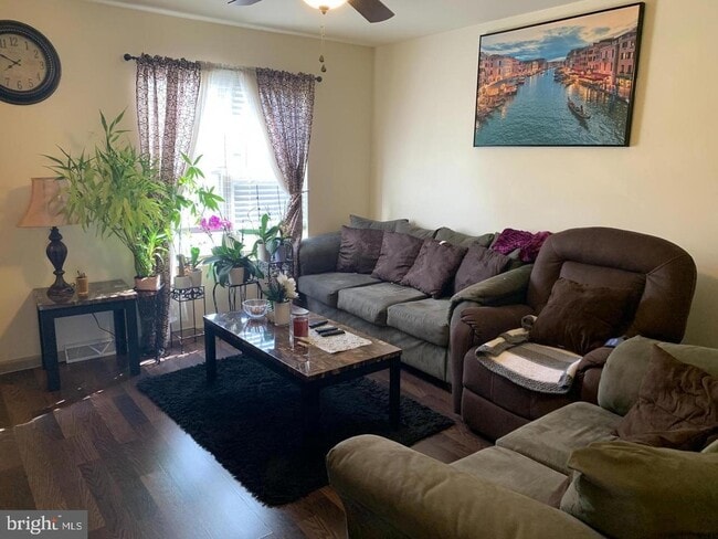 Photo - 1111 Meily St