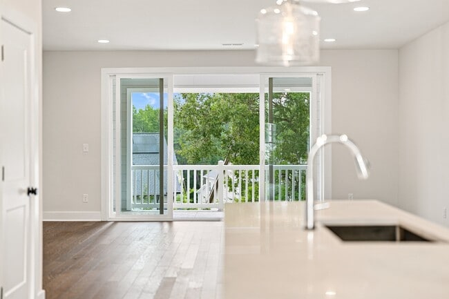 Photo - 212 Wesser St