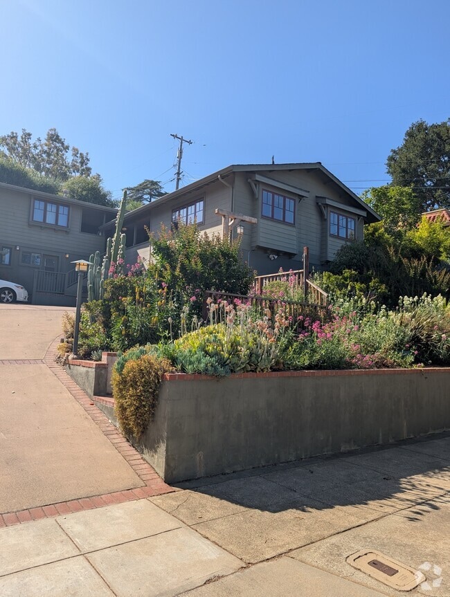 Building Photo - 529 San Benito Ave Unit A Rental