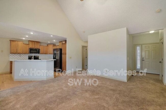 Photo - 122 W Sandalwood Ln