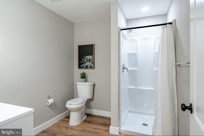 Photo - 221 W 6th St Unit 2