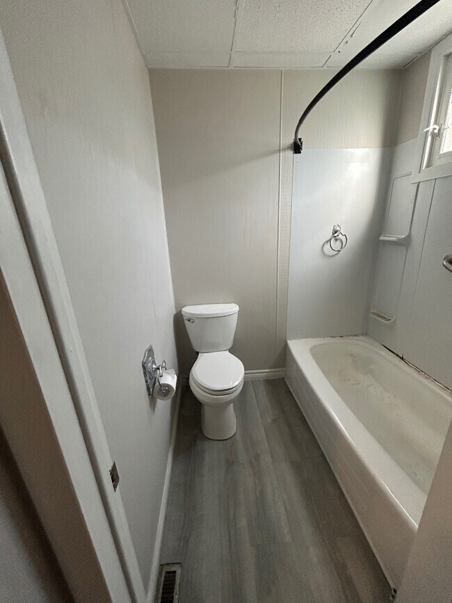 Photo - 483 Wellington St