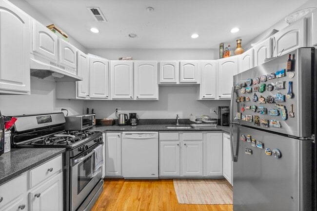 Photo - 320 W Broadway Unit 4