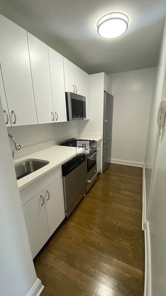 Photo - 5 AVENUE Unit 17K