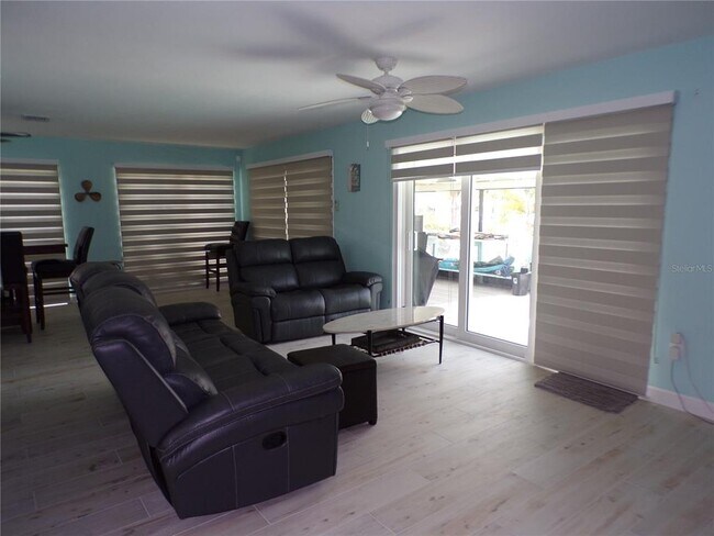 21088 Edgewater Dr
