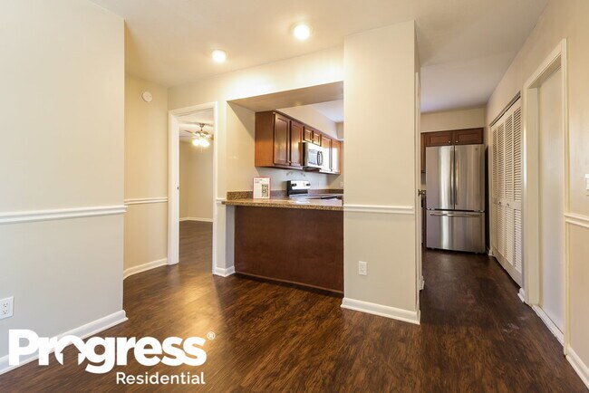 Photo - 431 Surrey Run