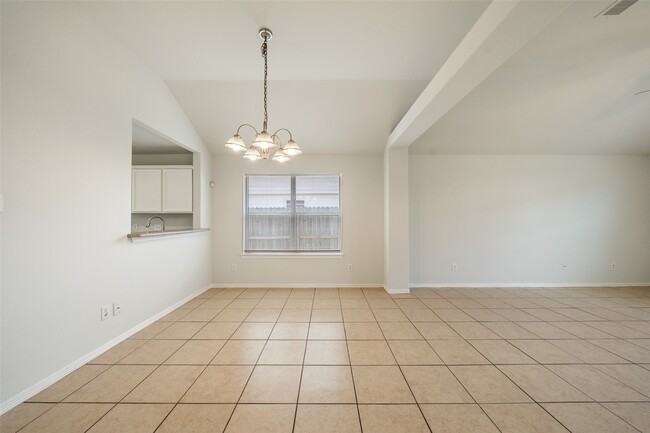 Photo - 305 Golden Oak Dr