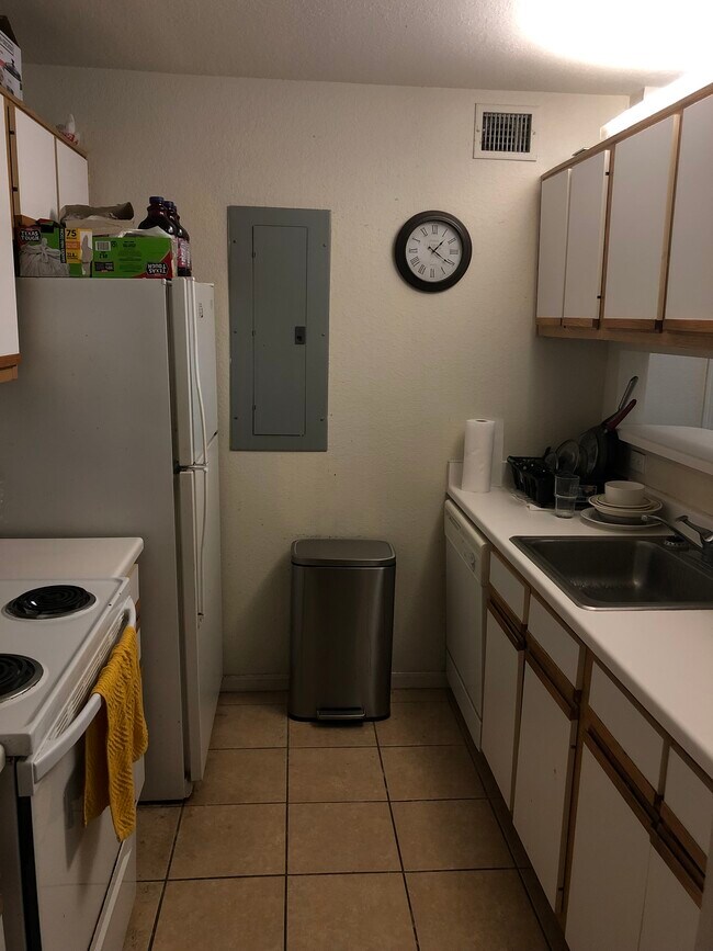 Kitchen - 521 Southwest Pky Unit 303 room