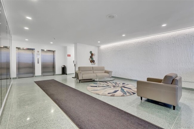 Photo - 54-44 Little Neck Pkwy Unit 6V