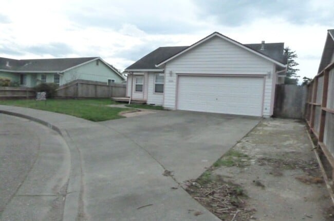 Building Photo - Spacious 3-Bedroom Home on a Quiet Cul-de-Sac in McKinleyville