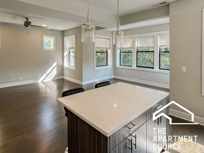 Photo - 2618 N Rockwell St Unit 1F