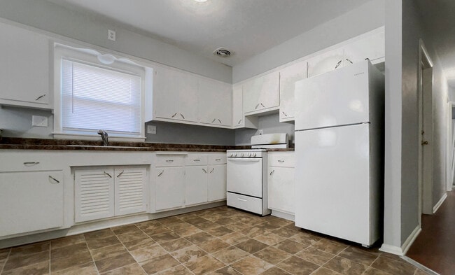 Photo - 5747 N 93rd St