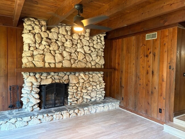 Photo - 133 Oak St
