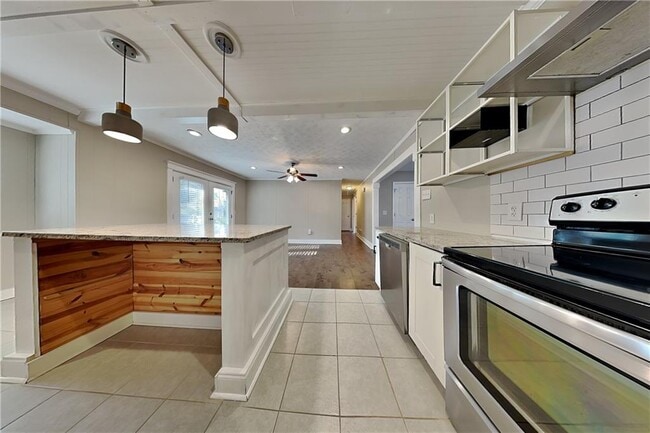 Photo - 4656 Lincoln Way SW