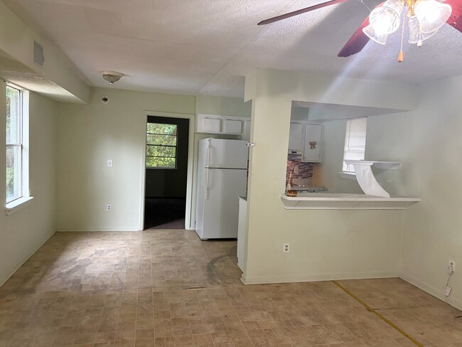 Building Photo - 5 N Crow Rd