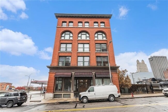 Building Photo - 609 Central St Unit 1205